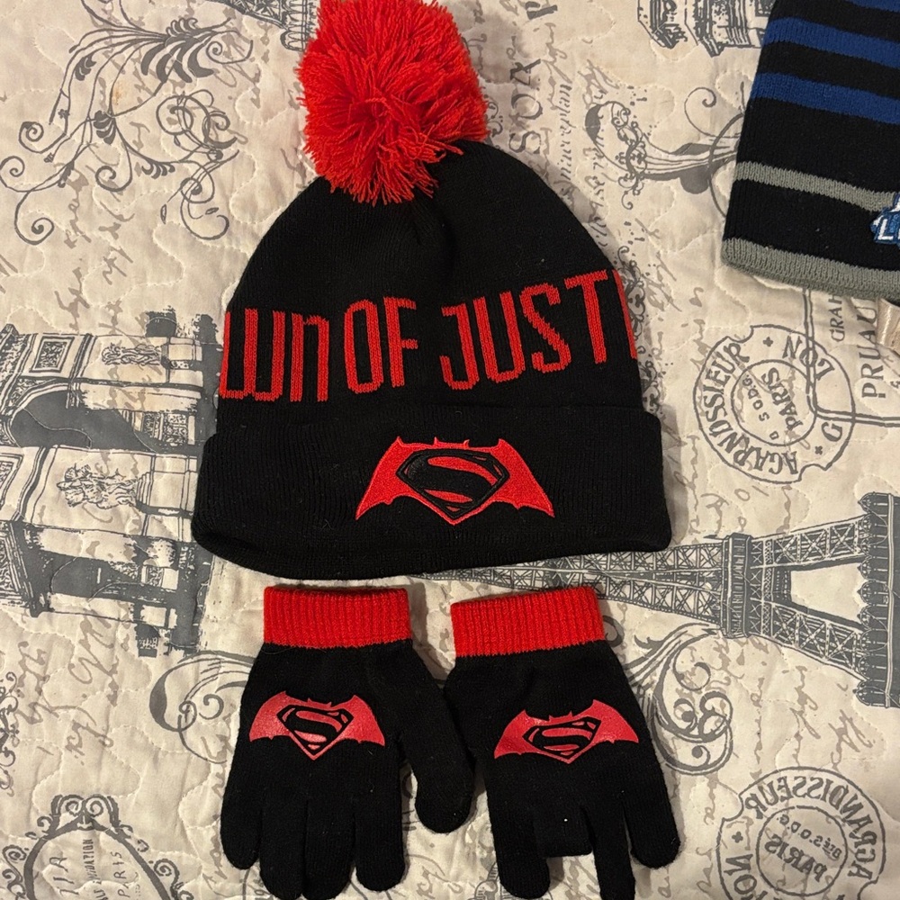 Black and Red Justice League Beanie and Gloves Set